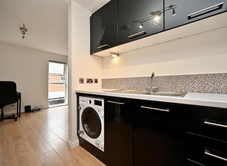 Apt 3, 61 Central Avenue, Bangor, BT20 3AU