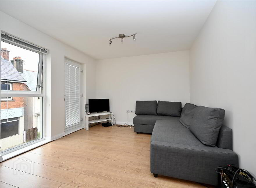 Apt 3, 61 Central Avenue, Bangor, BT20 3AU