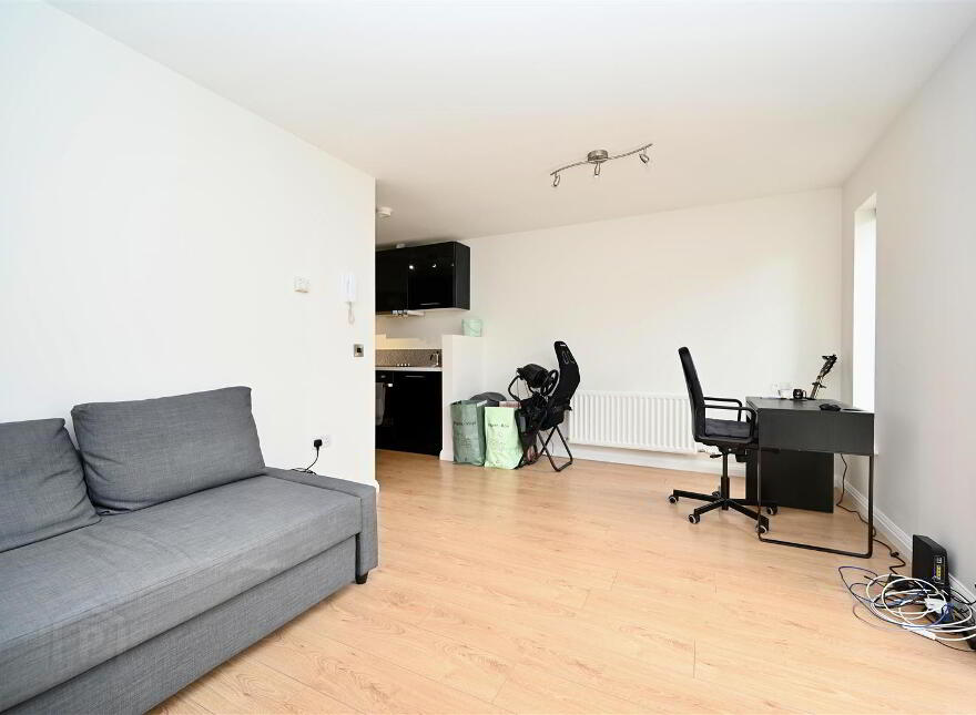 Apt 3, 61 Central Avenue, Bangor, BT20 3AU