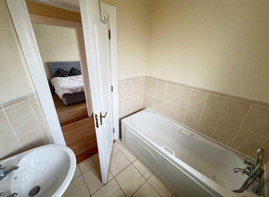 12 College Woods, Balla, Castlebar, F23T654