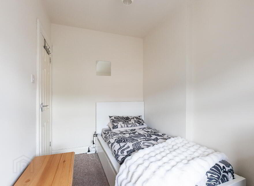 74 Glenbank Place, Crumlin Road, Belfast, BT14 8AN