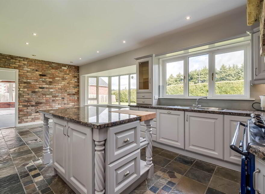 53 Hillsborough Road, Dromore, BT25 1QN