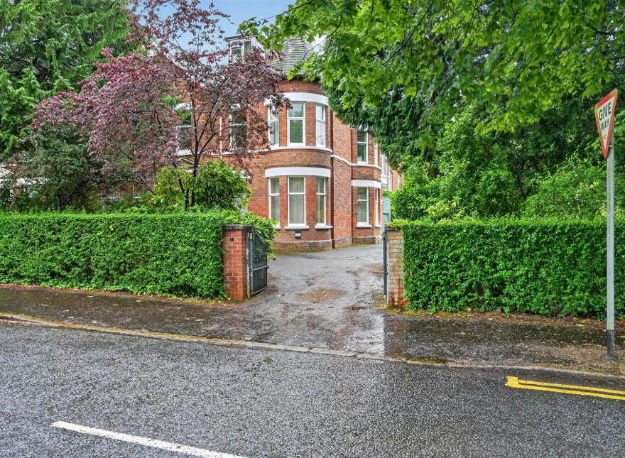 1 Deramore Park, Belfast, BT9 5JW