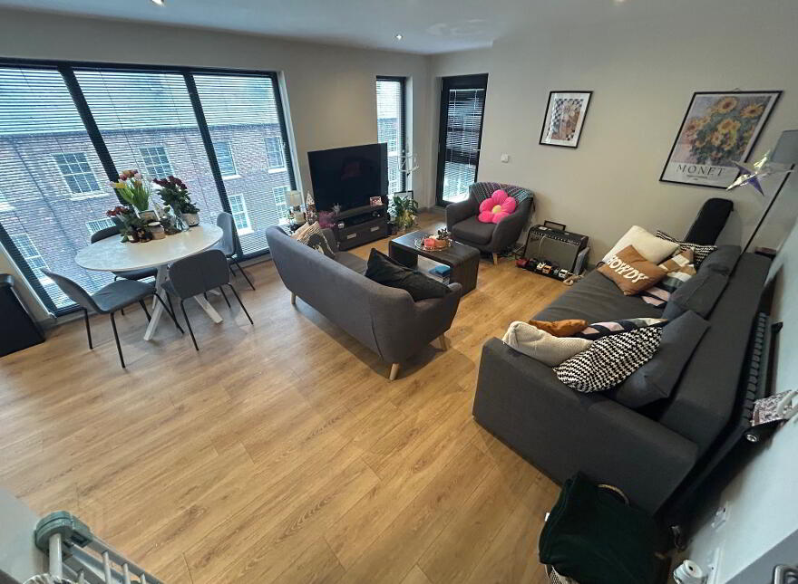 Apt 12, 1 Sussex Place, Belfast, BT2 8AL