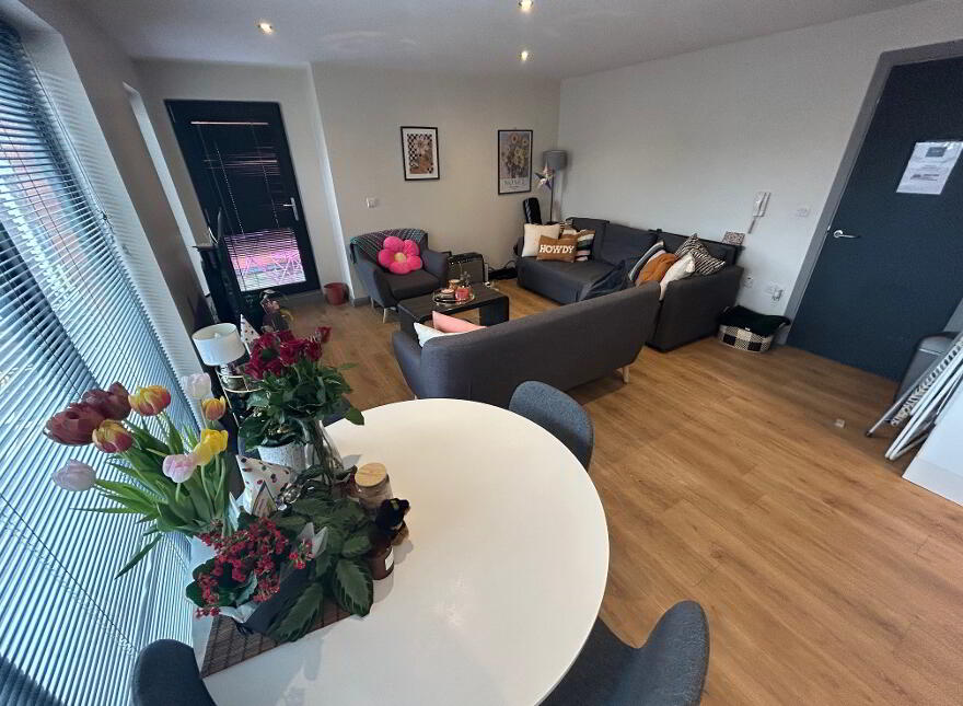 Apt 12, 1 Sussex Place, Belfast, BT2 8AL