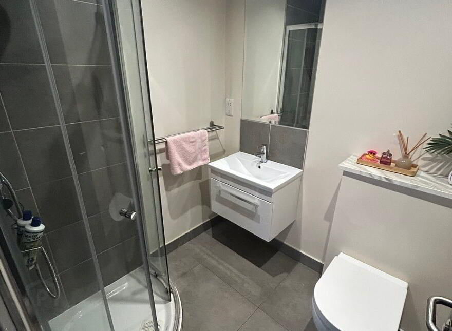 Apt 12, 1 Sussex Place, Belfast, BT2 8AL