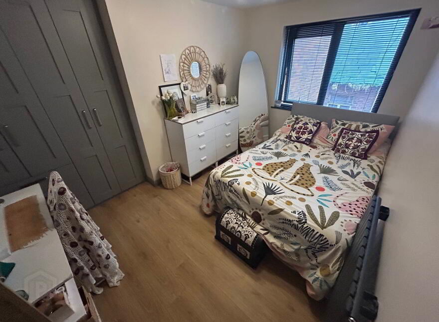 Apt 12, 1 Sussex Place, Belfast, BT2 8AL