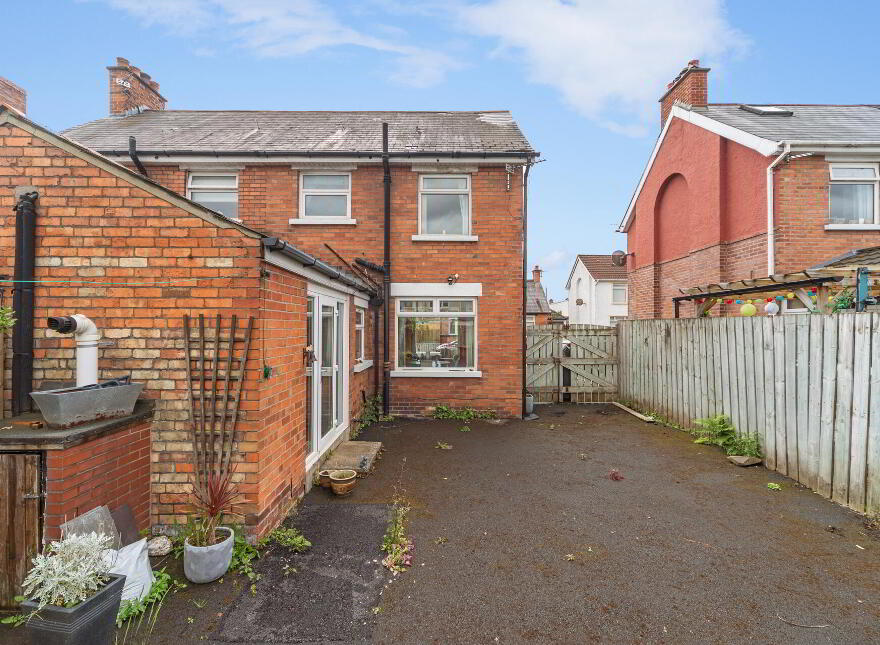 74 Loopland Park, Belfast, BT6 9DZ