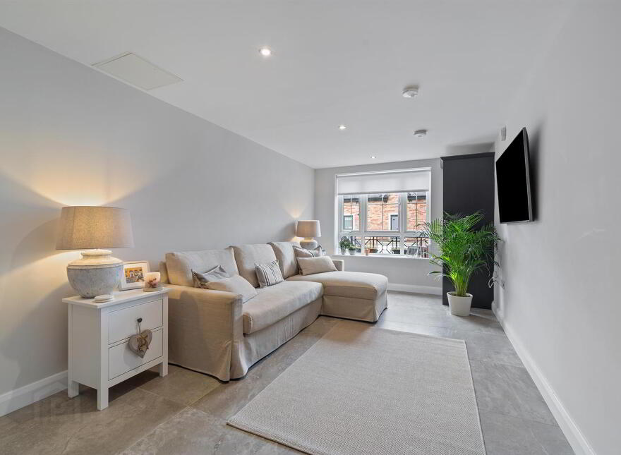 Apt 6, Castlehill Wood, Belfast, BT4 3PJ