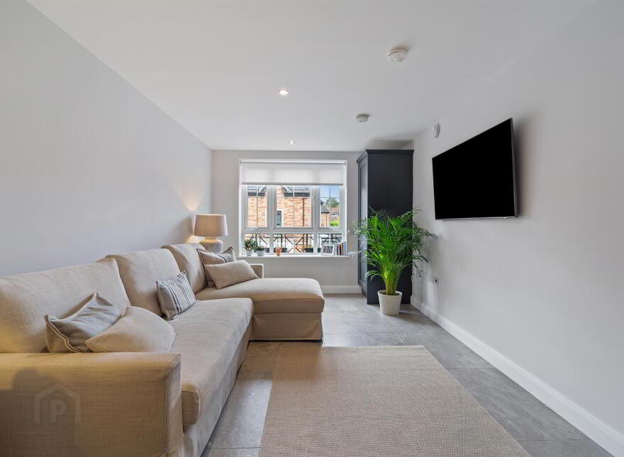 Apt 6, Castlehill Wood, Belfast, BT4 3PJ