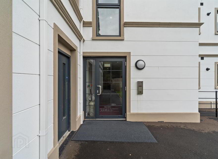 Apt 6, Castlehill Wood, Belfast, BT4 3PJ
