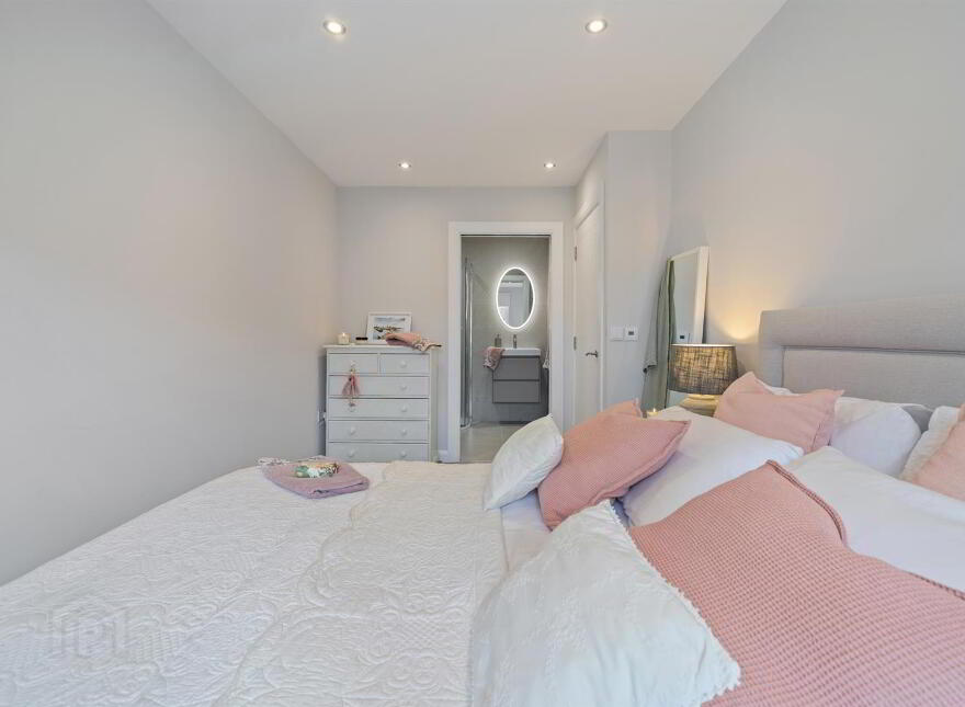 Apt 6, Castlehill Wood, Belfast, BT4 3PJ