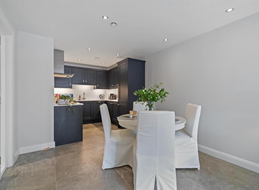Apt 6, Castlehill Wood, Belfast, BT4 3PJ