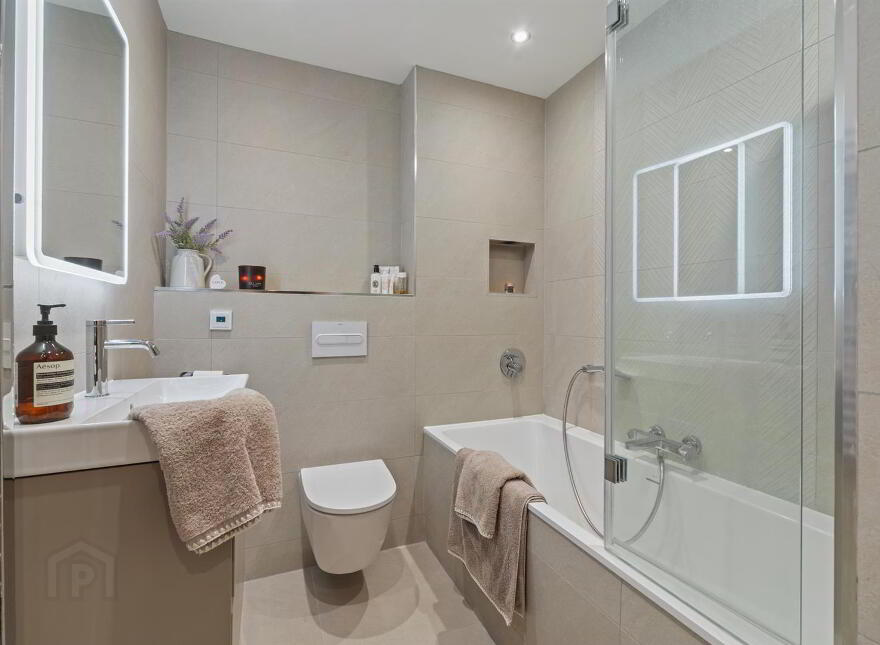 Apt 6, Castlehill Wood, Belfast, BT4 3PJ