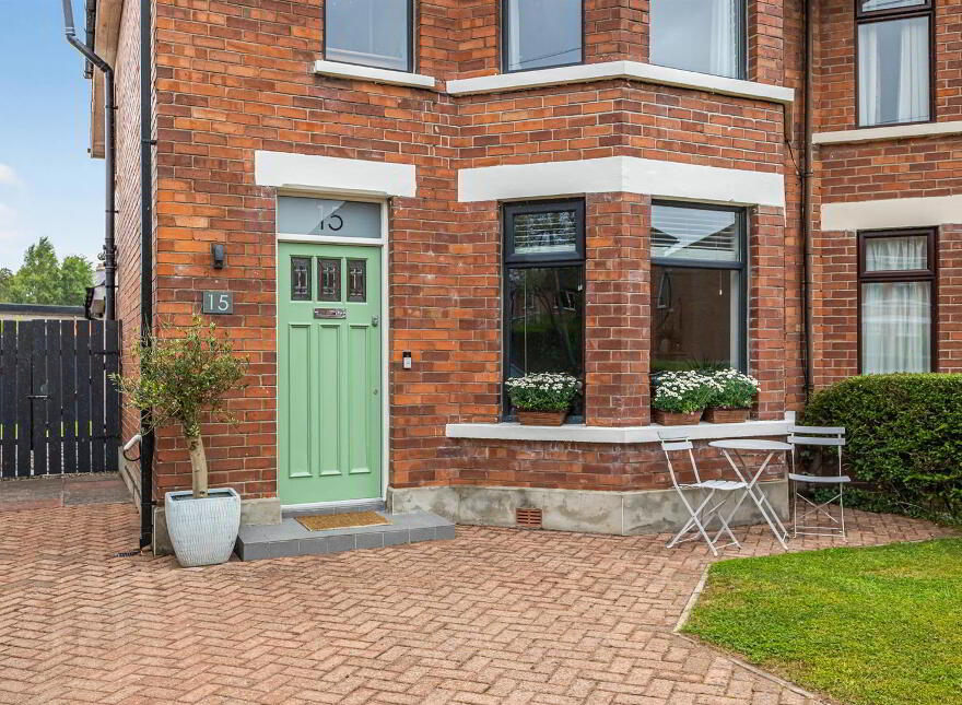 15 Chesterfield Park, Belfast, BT6 0HQ