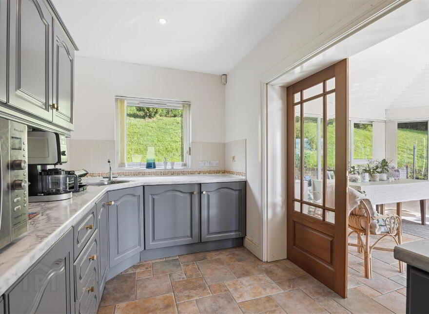 19 Rocky Road, Upper Knockbreda Road, Belfast, BT6 9QL