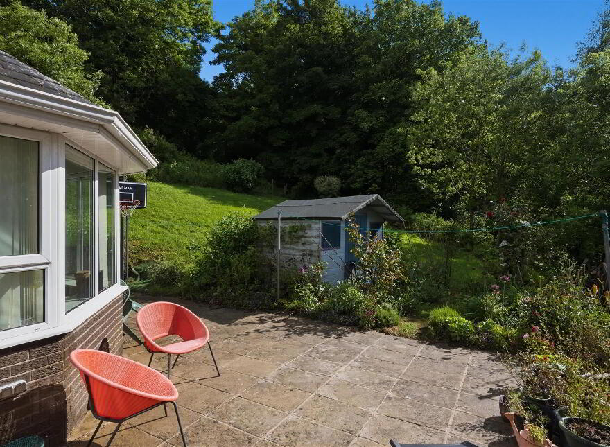 19 Rocky Road, Upper Knockbreda Road, Belfast, BT6 9QL