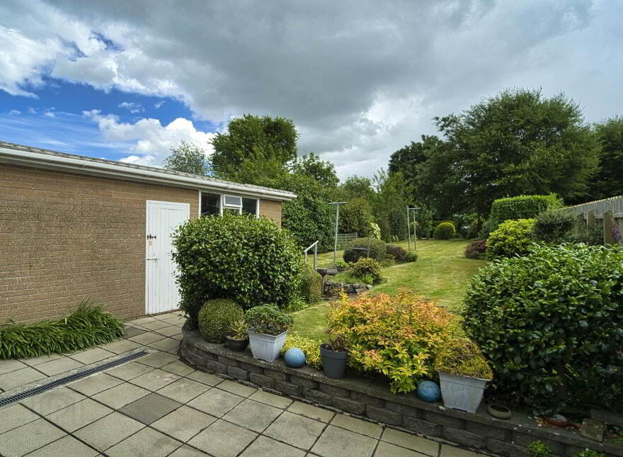 45 Woodland Park, Lisburn, BT28 1LQ