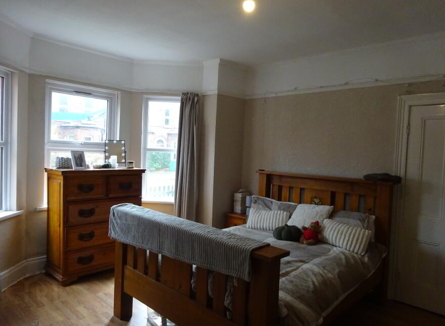 6 Rugby Parade, Belfast, BT7 1PY