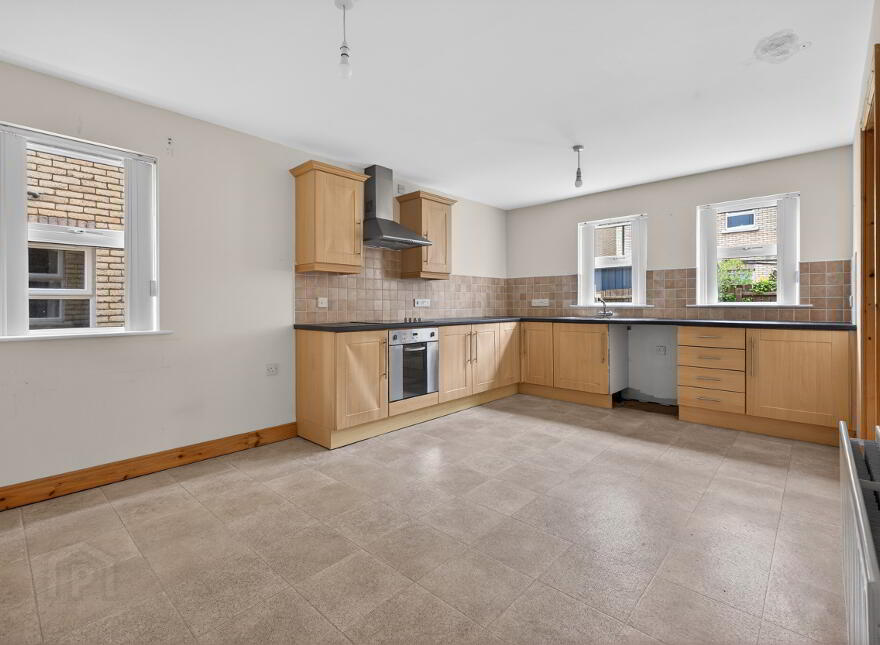 81 Rossdale, Ballymena, BT42 2SA