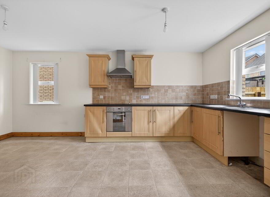 81 Rossdale, Ballymena, BT42 2SA