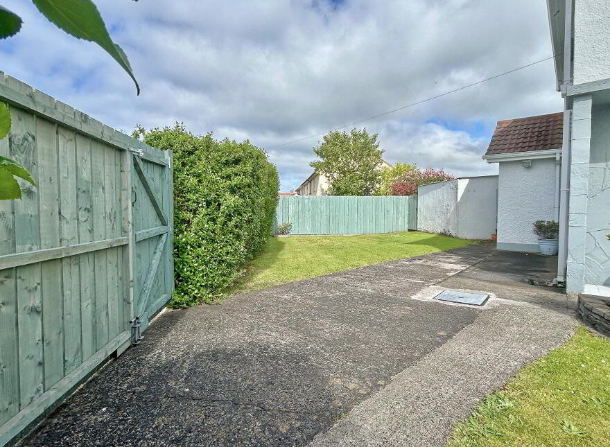 35 Crocknamack Street, Portrush, BT56 8JX