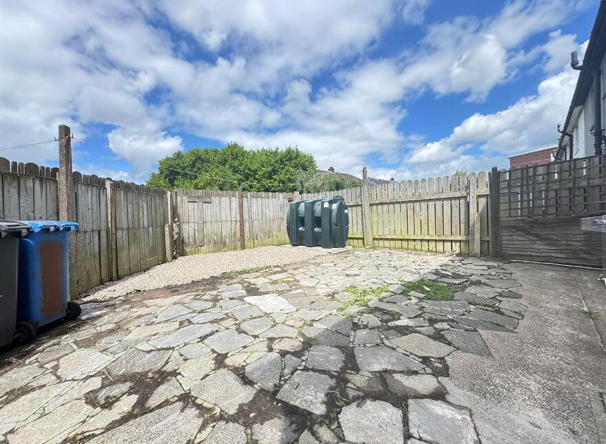 9 Carmeen Drive, Rathcoole, Newtownabbey, BT37 9DJ