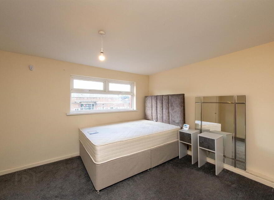 33 Antrim Road, Ballynahinch, BT24 8AN