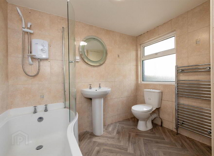 33 Antrim Road, Ballynahinch, BT24 8AN