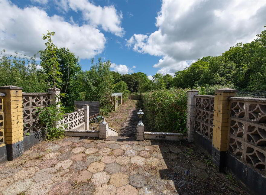 33 Antrim Road, Ballynahinch, BT24 8AN