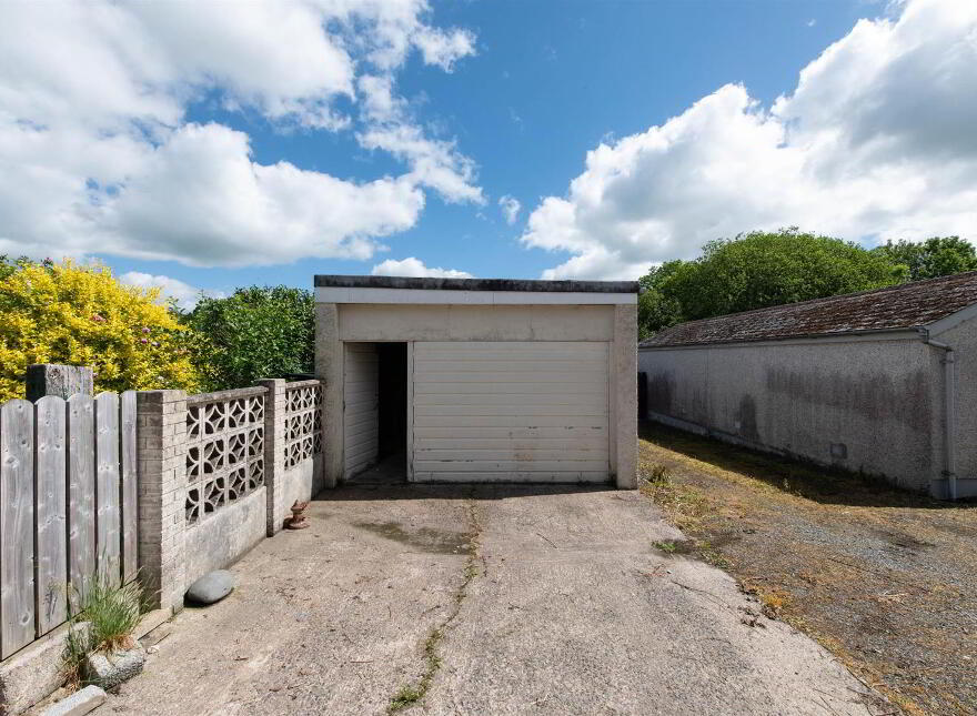 33 Antrim Road, Ballynahinch, BT24 8AN