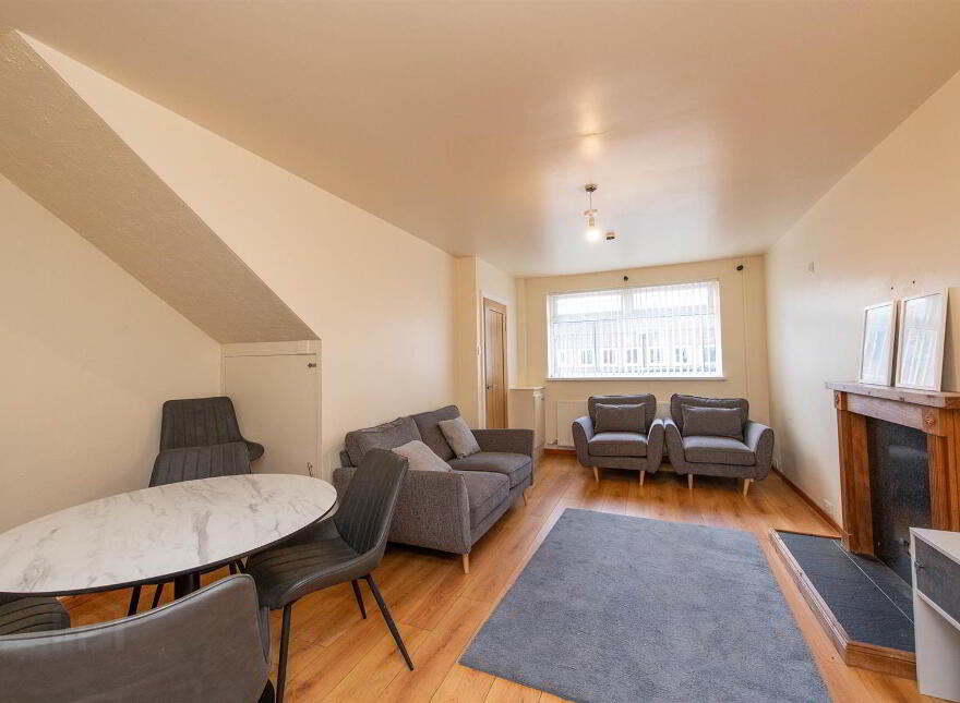 33 Antrim Road, Ballynahinch, BT24 8AN