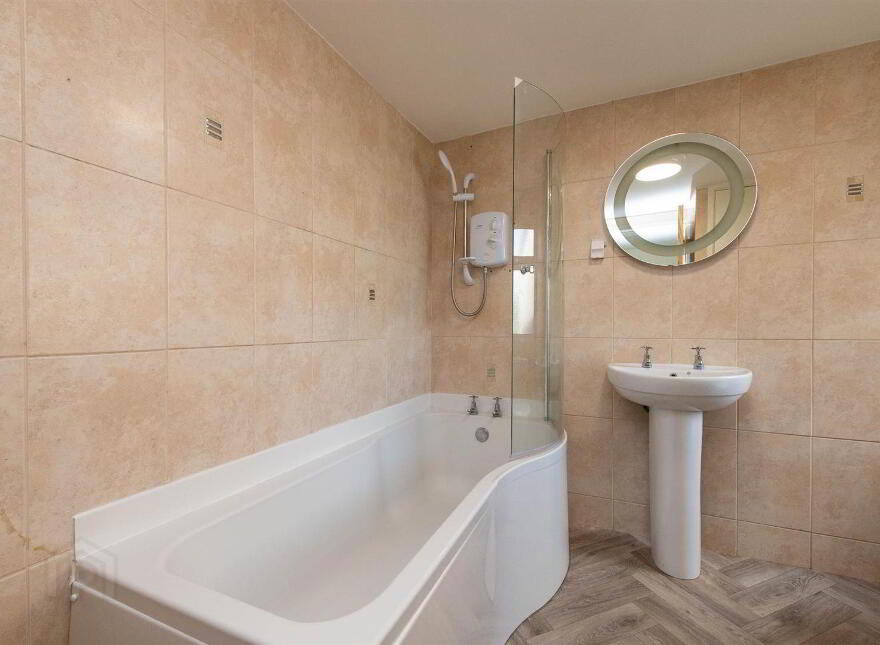 33 Antrim Road, Ballynahinch, BT24 8AN