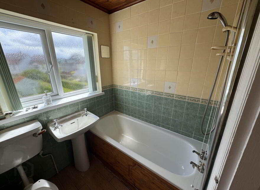 53 Laharna Avenue, Larne, BT40 1NF