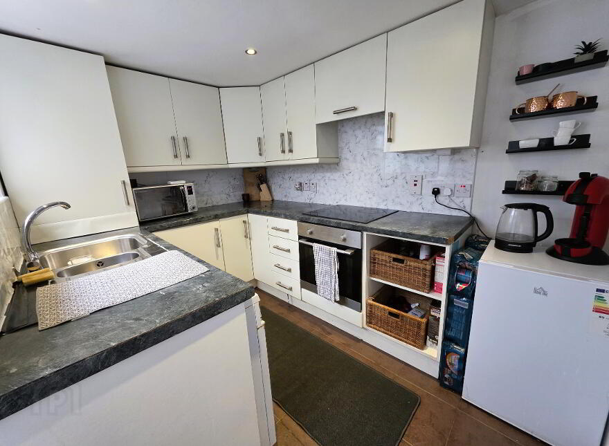12 Saintfield Road, Lisburn, BT27 5BD