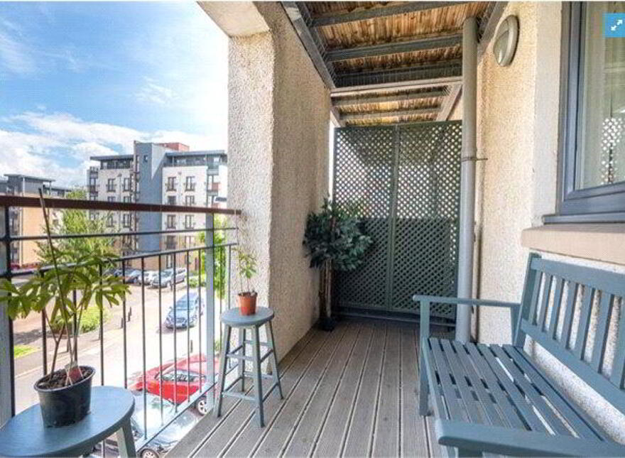 12/11 East Pilton Farm Avenue, Edinburgh, EH5 2GB