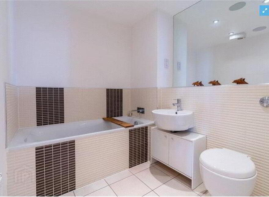 12/11 East Pilton Farm Avenue, Edinburgh, EH5 2GB