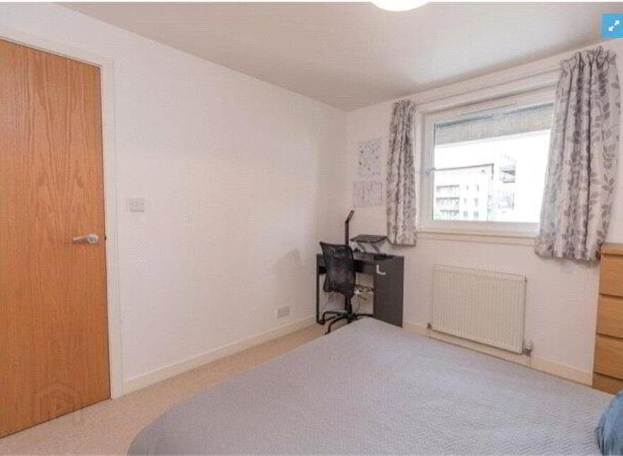 12/11 East Pilton Farm Avenue, Edinburgh, EH5 2GB