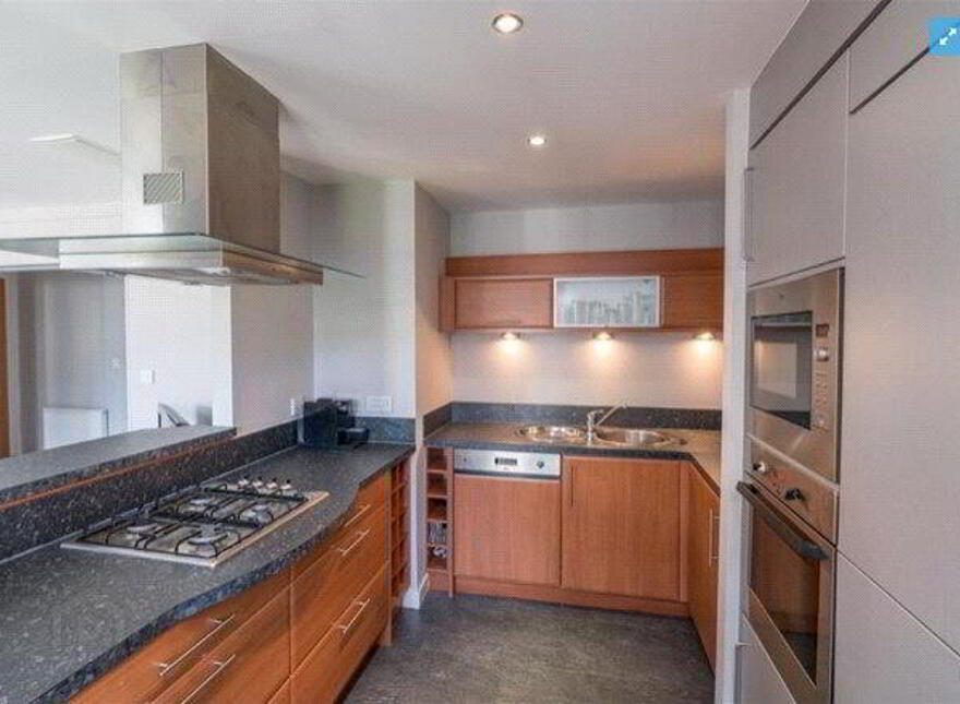 12/11 East Pilton Farm Avenue, Edinburgh, EH5 2GB
