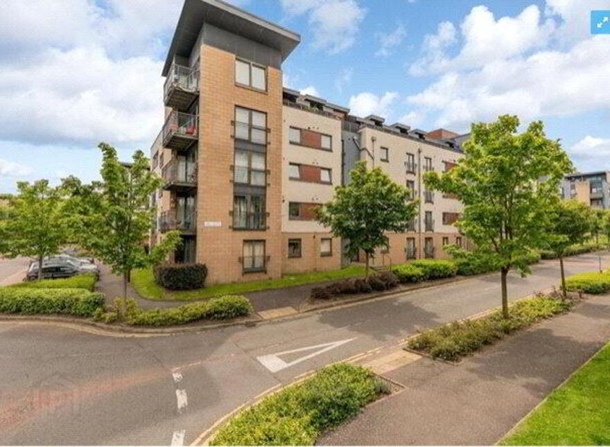 12/11 East Pilton Farm Avenue, Edinburgh, EH5 2GB