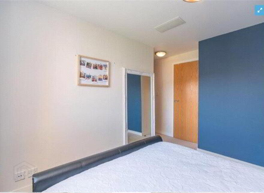 12/11 East Pilton Farm Avenue, Edinburgh, EH5 2GB