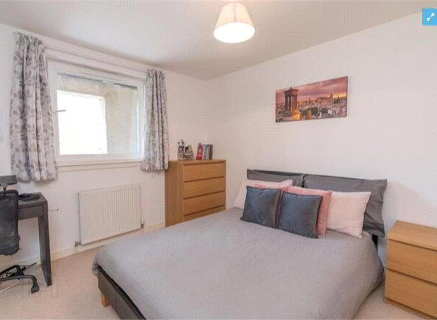 12/11 East Pilton Farm Avenue, Edinburgh, EH5 2GB