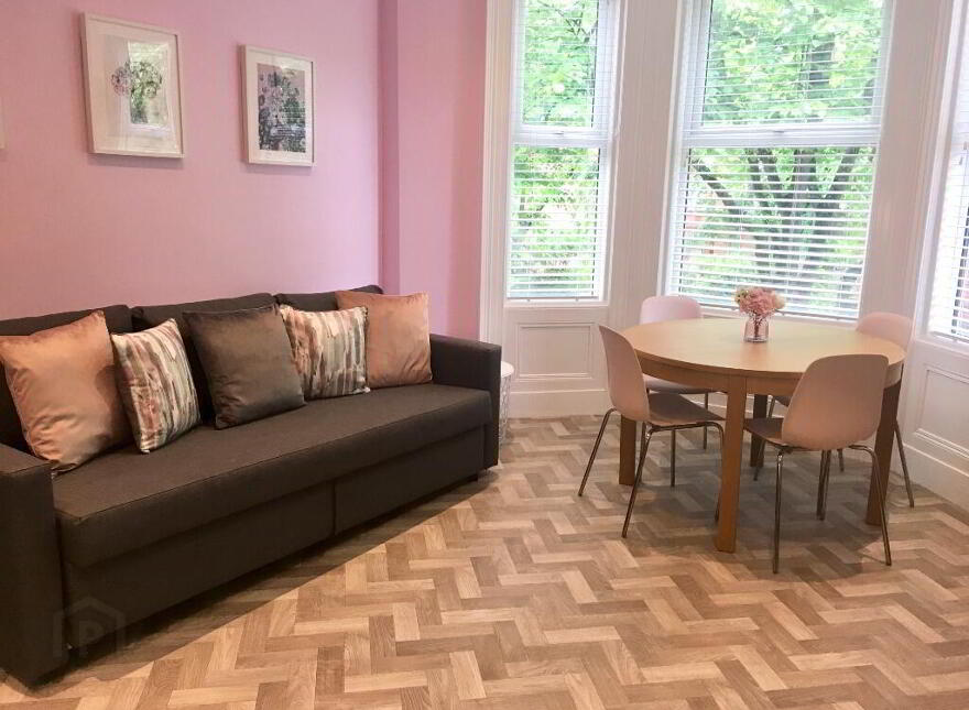 Flat 3, 31 Eglantine Avenue, Belfast, BT9 6DW