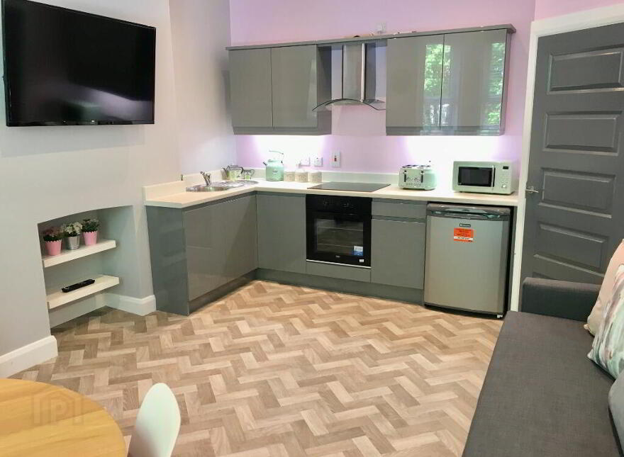Flat 3, 31 Eglantine Avenue, Belfast, BT9 6DW