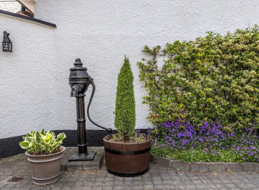 24A Lisburn Street, Royal Hillsborough, BT26 6AB