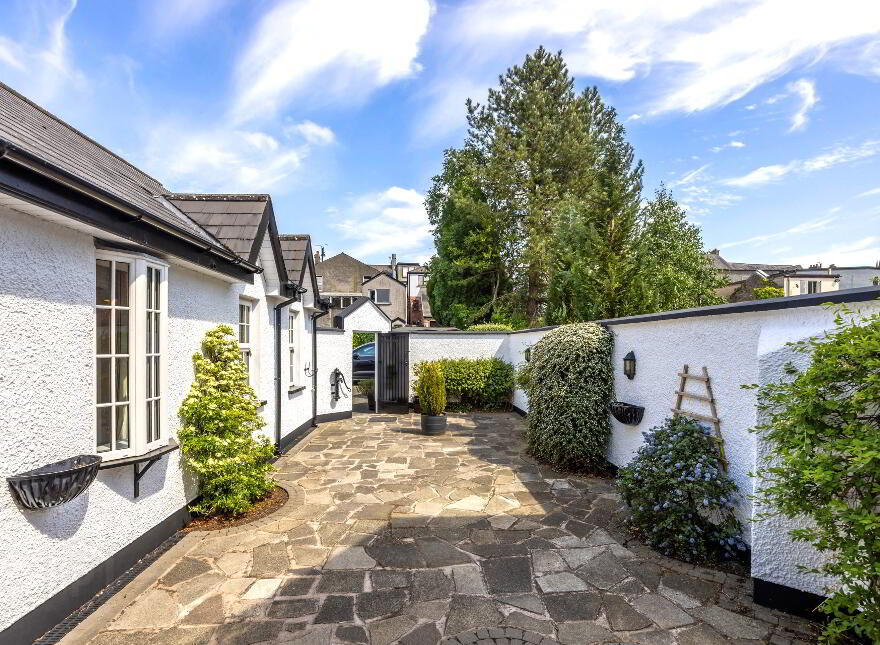 24A Lisburn Street, Royal Hillsborough, BT26 6AB