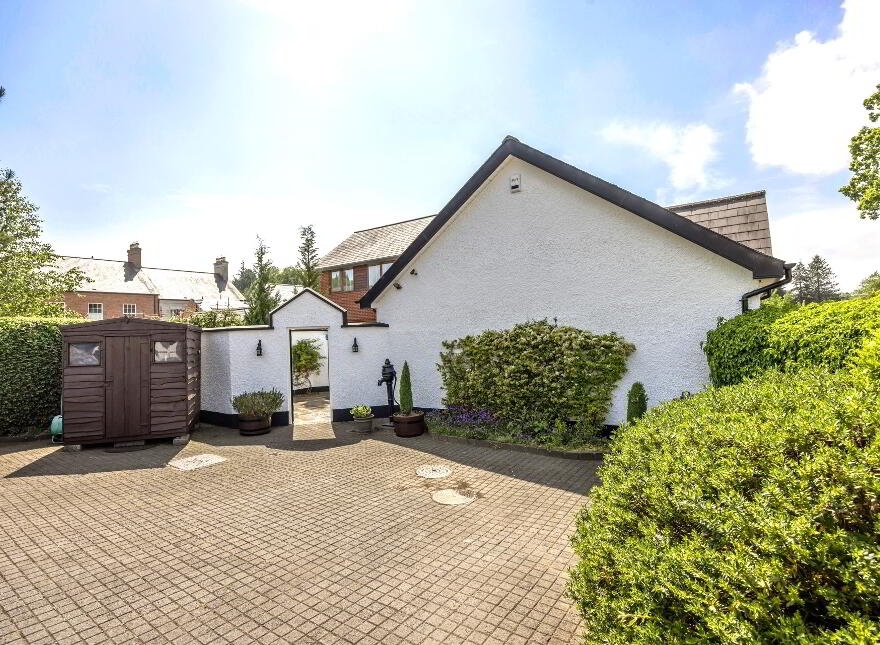24A Lisburn Street, Royal Hillsborough, BT26 6AB