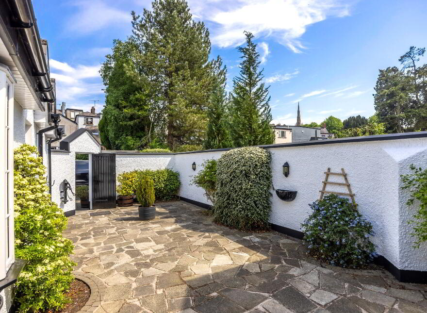 24A Lisburn Street, Royal Hillsborough, BT26 6AB