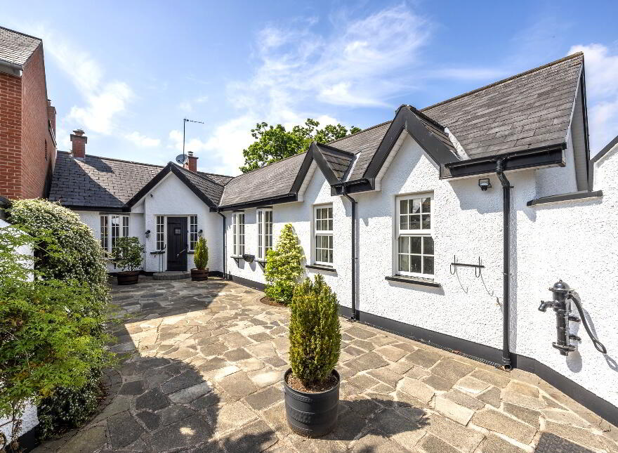 24A Lisburn Street, Royal Hillsborough, BT26 6AB