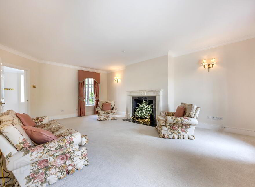 24A Lisburn Street, Royal Hillsborough, BT26 6AB